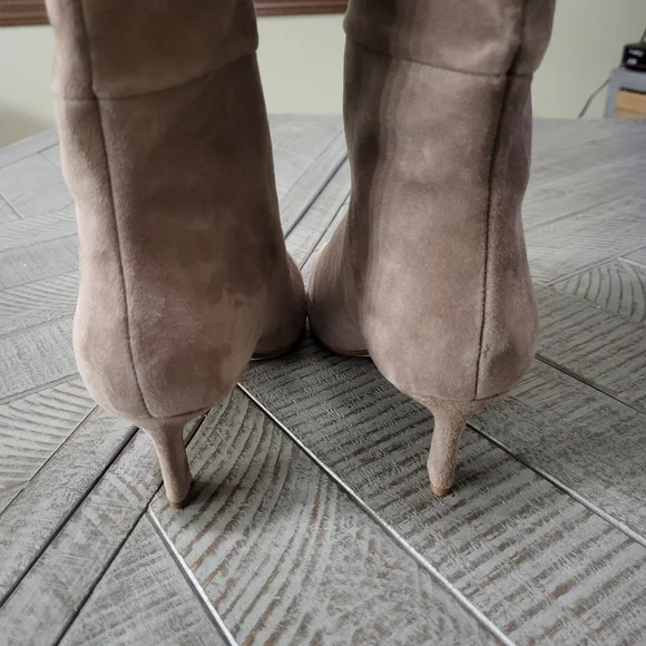 Steve Madden Lavan Women's 9.5 M Boots Taupe Suede Kitten Heels - Picture 4 of 11